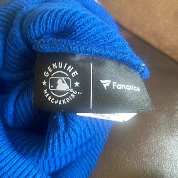 LA Dodgers Official Fanatics Unisex Cuffed Knit Hat with Pom - Picture 7 of 7